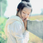清新会心微笑的女生头像图片