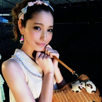 扎辫子女孩头像