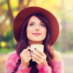 唯美女生喝咖啡头像图片