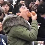 王思聪吃热狗表情包头像图片