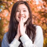 秋季唯美微笑心动女头图片