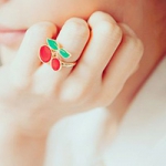 唯美女生手戴戒指头像图片