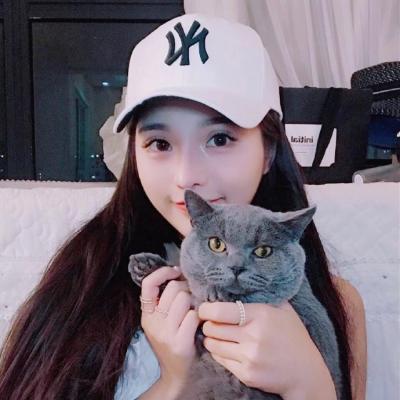 qq女头抱猫咪