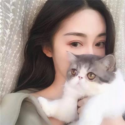 抱猫的女头图片