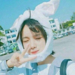 女生可爱长兔子耳朵头像