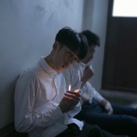 帅气玩自拍耍酷的男生微信头像大全