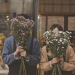 遮脸高清文艺的情头一男一女捧花图片