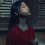 一人沉思伤感女头图片