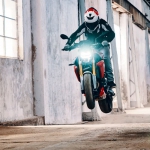 超酷机车骑摩托车手头像图片